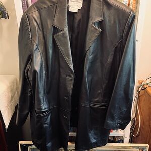 Classic Black Blazer with Tailored Silhouette